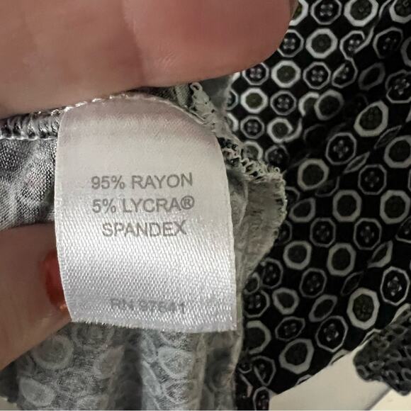 J Jill Wearever Collection Patterned Black Top - Picture 5 of 5